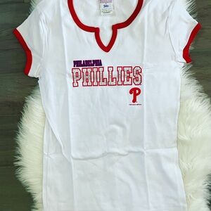 Phillies T-shirt Size L NWT